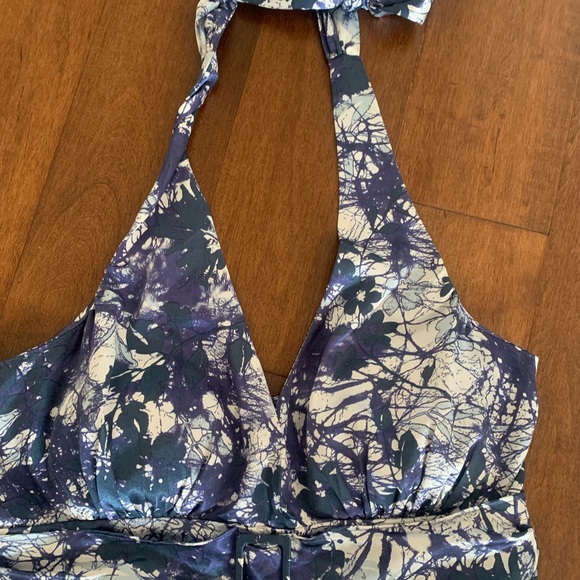 BCBG blue abstract satin halter top Large - Picture 3 of 4